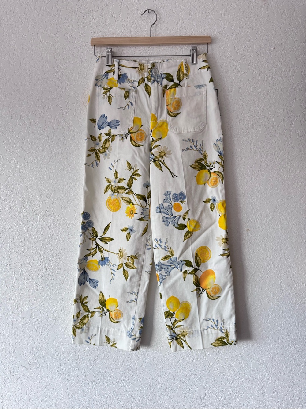 Bagatelle Lemon Print Crop Pants